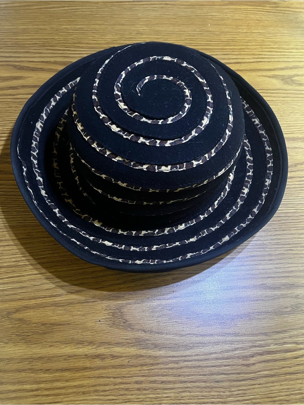 Liz Claiborne Black Spiral Trim Fashion Bucket Hat With Tan & Black Animal Print